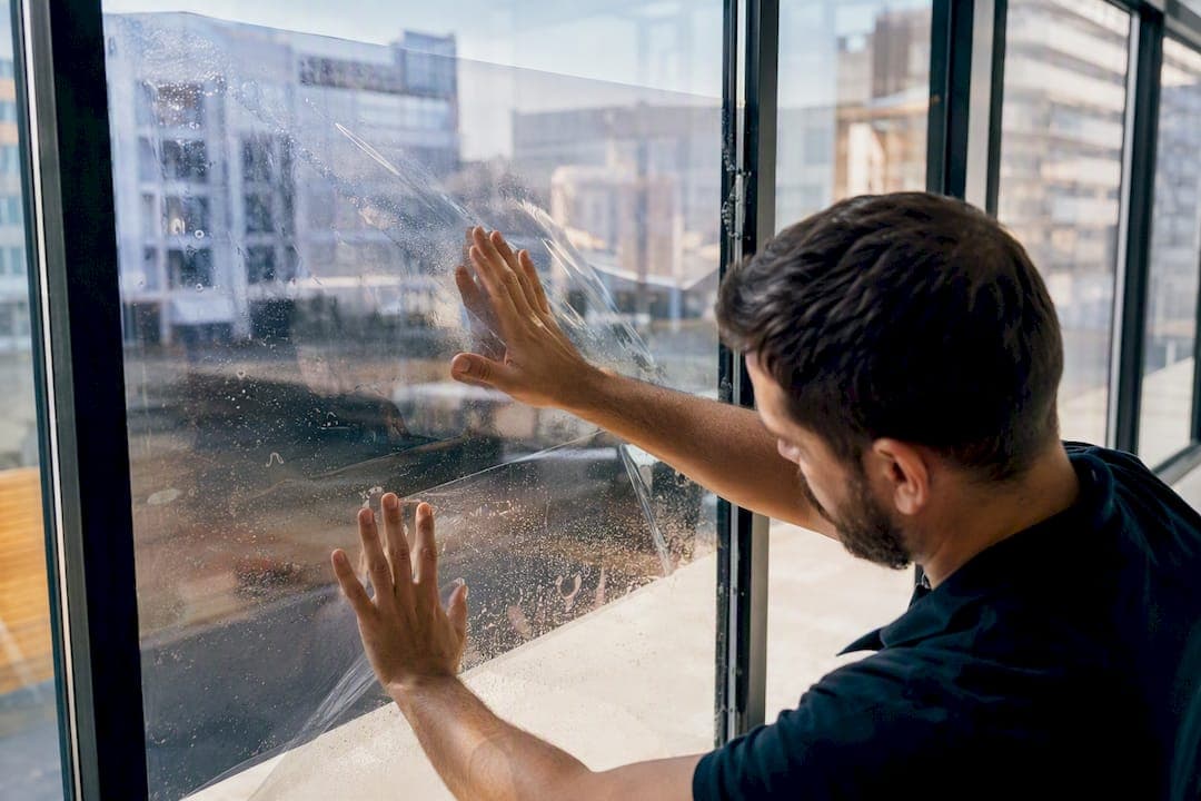 3 références pour film anti effraction vitre : microns, EN, ancrage